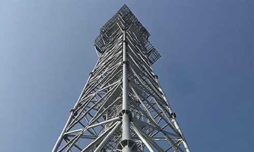 What Is the Difference Between a Tubular Tower and a Lattice Tower?