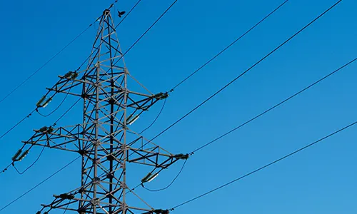 What Is the Difference Between a Transmission Tower and a Monopole?